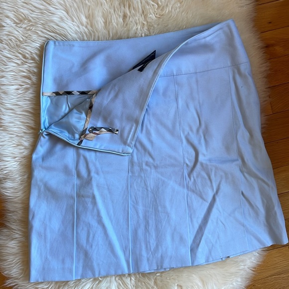 Burberry mini skirt with matching jacket - Picture 8 of 10